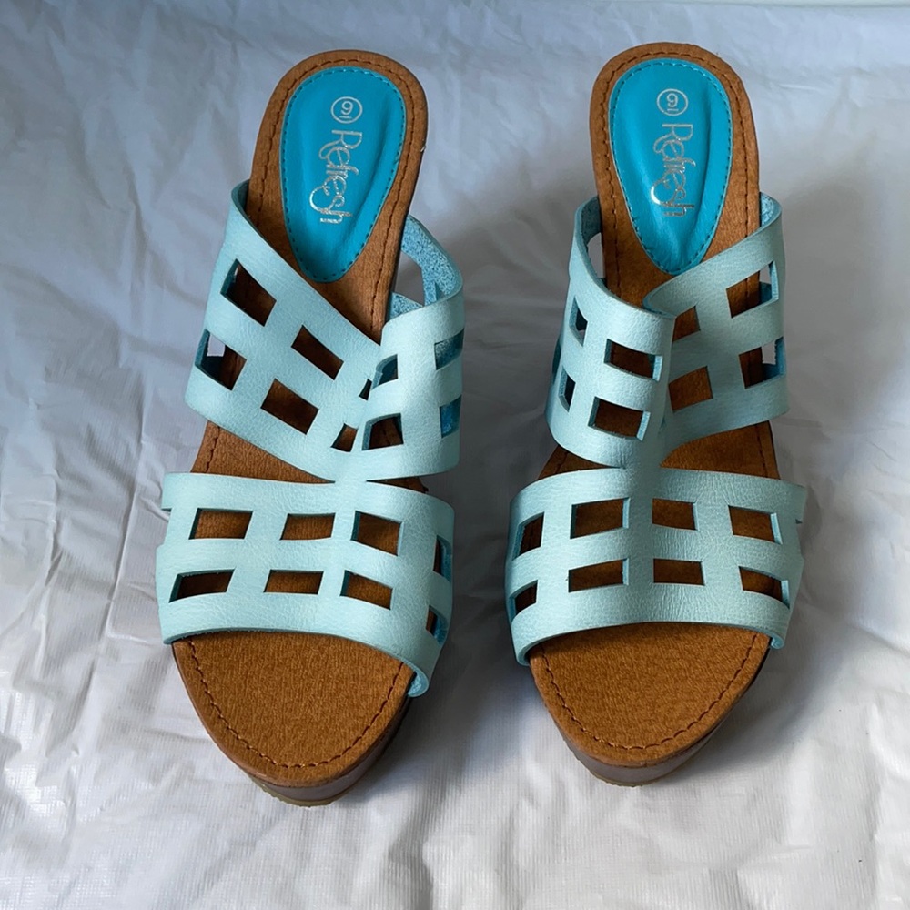 REFRESH WOMEN HEELS COLOR BLUE SIZE 9 NWT 3/$50